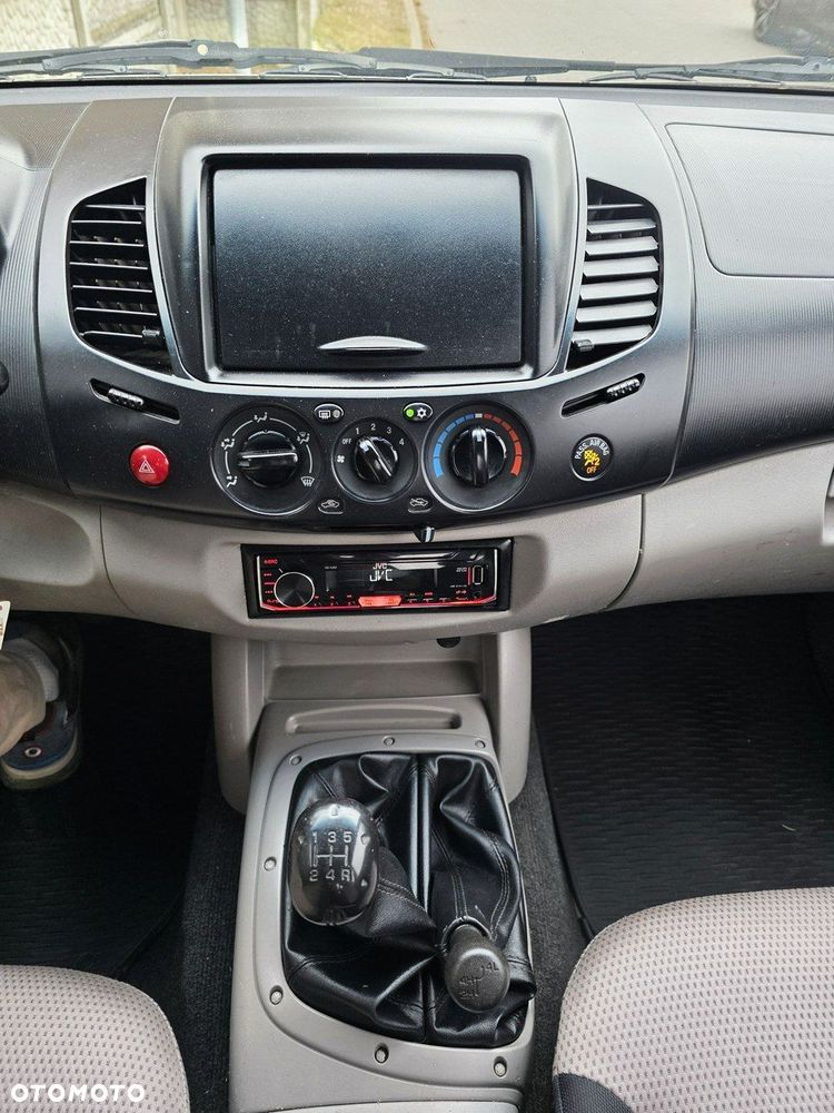 Mitsubishi L200 Pick Up 4x4 Intense Club Cab - 22