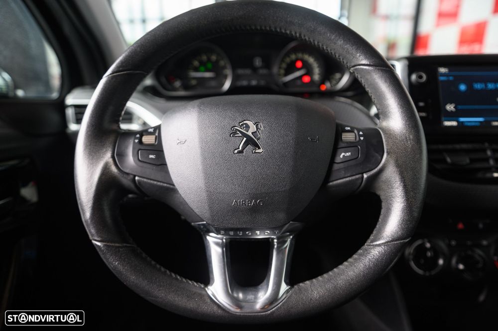 Peugeot 208 1.2 PureTech Style - 31