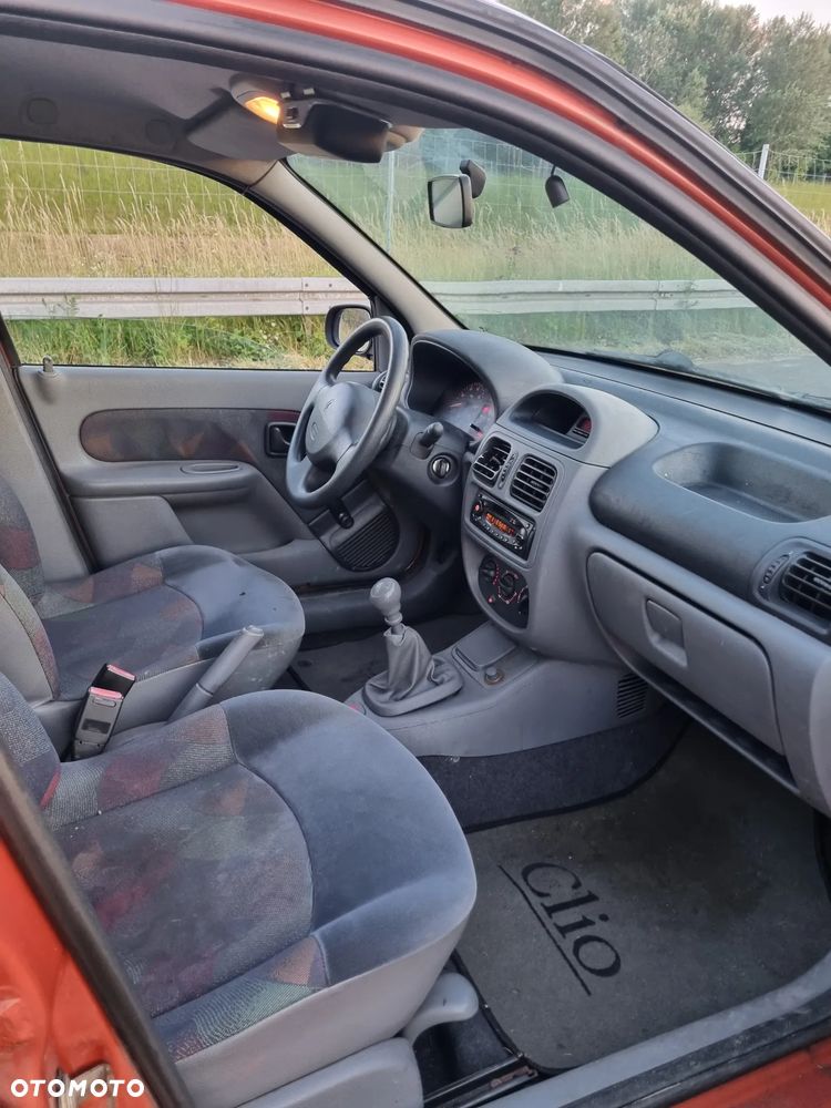 Renault Clio - 9