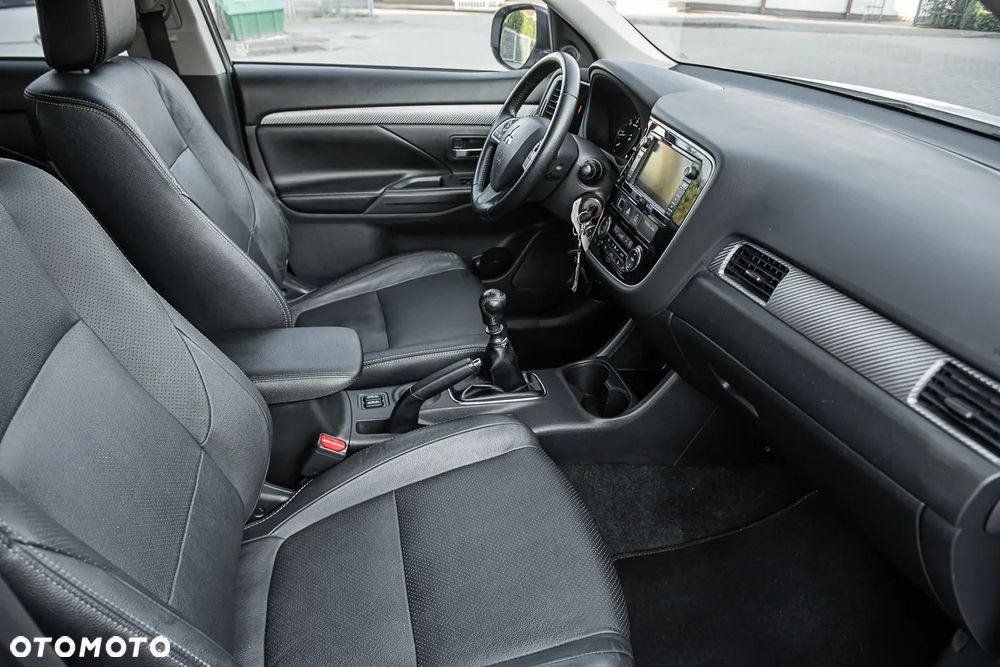 Mitsubishi Outlander 2.2 DI-D 4WD Diamant Edition - 29