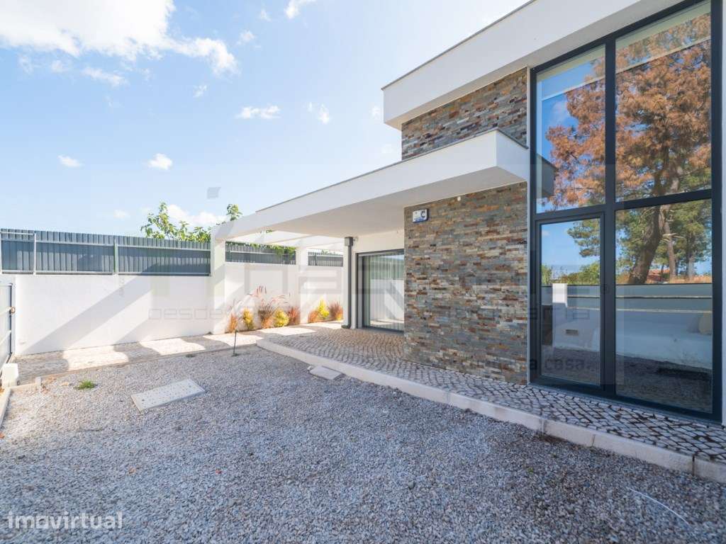 Moradia T4 Térrea com Piscina | Fernão Ferro - Grande imagem: 3/60