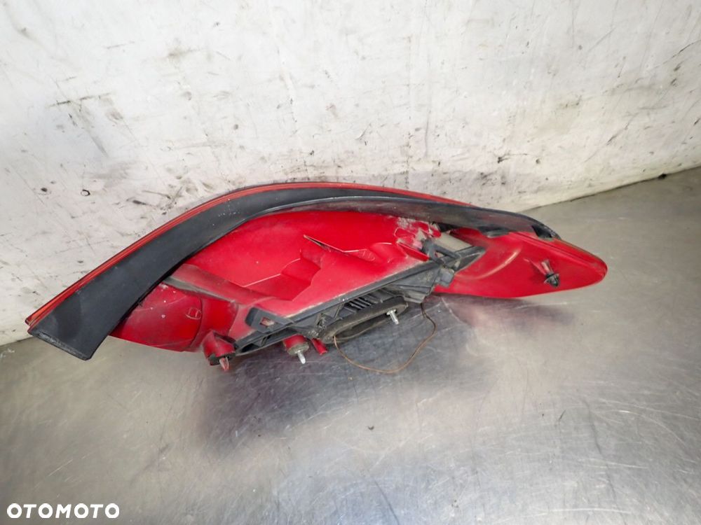 LAMPA LEWA TYLNA PEUGEOT 308 1.6 - 2