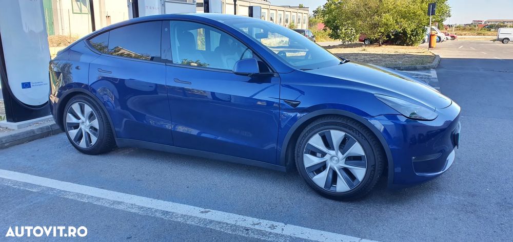 Tesla Model Y - 3