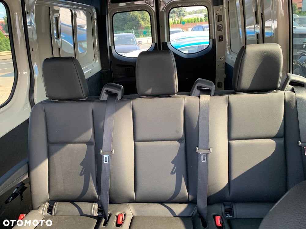 Mercedes-Benz Sprinter - 9