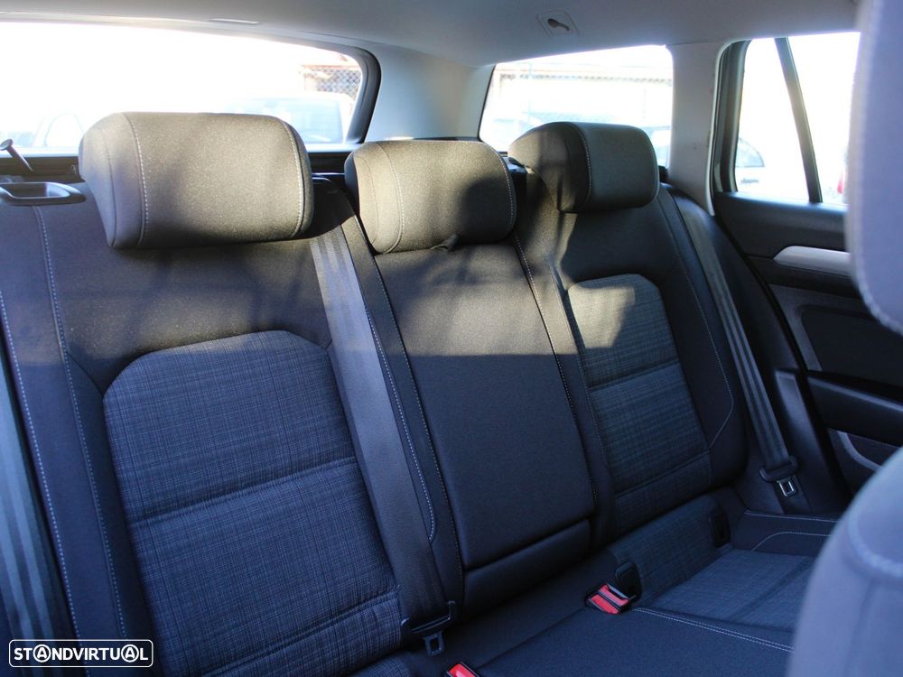 VW Passat Variant 2.0 TDi Business DSG - 58