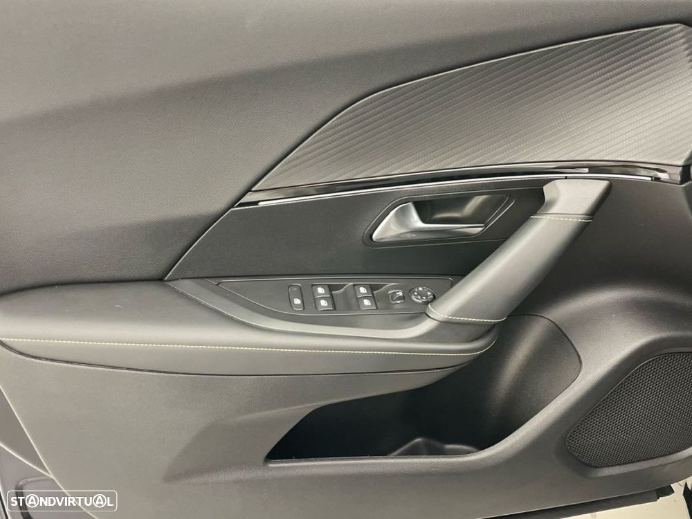 Peugeot e-2008 50 kWh GT - 16