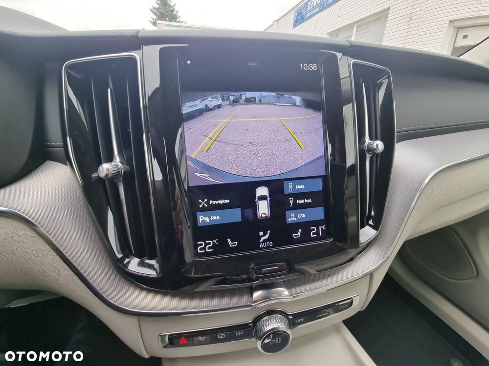 Volvo XC 60 B4 D Momentum - 18