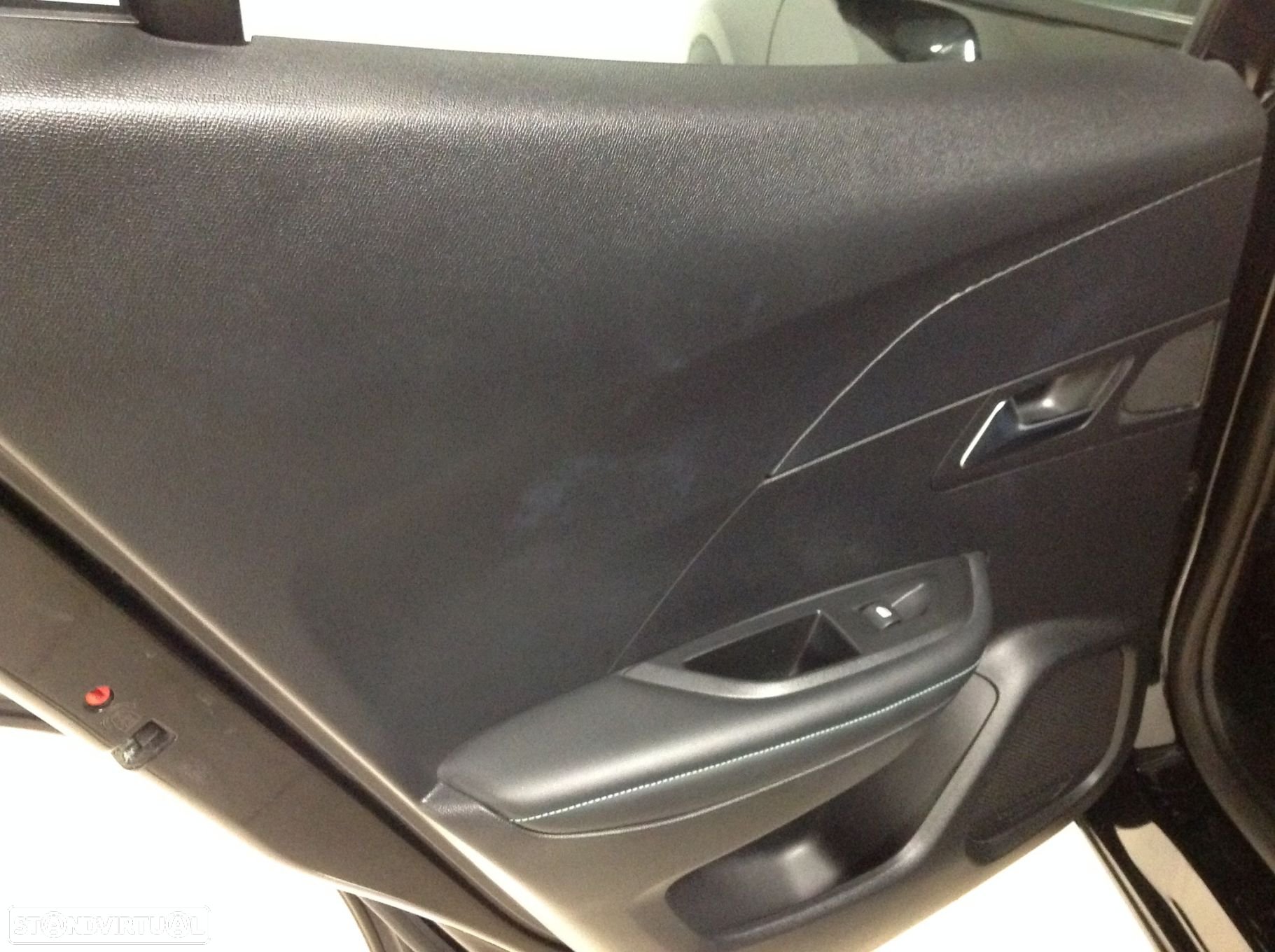 Peugeot 2008 1.2 PureTech Allure - 19