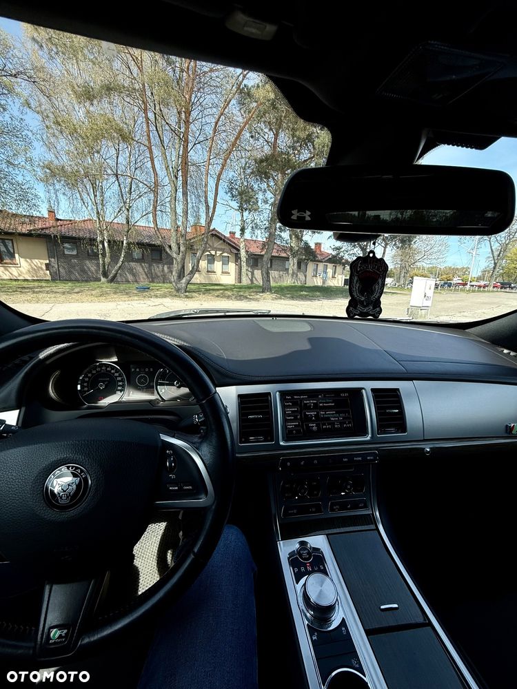 Jaguar XF 2.2 D R-Sport - 9