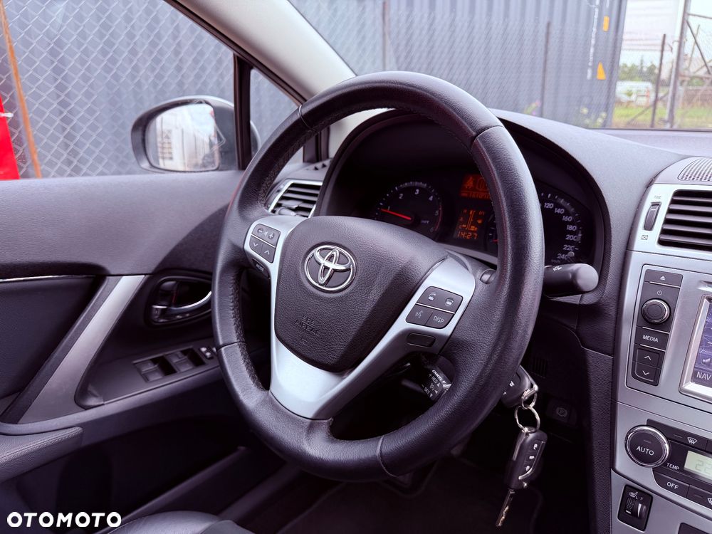 Toyota Avensis 2.0 D-4D Executive - 24
