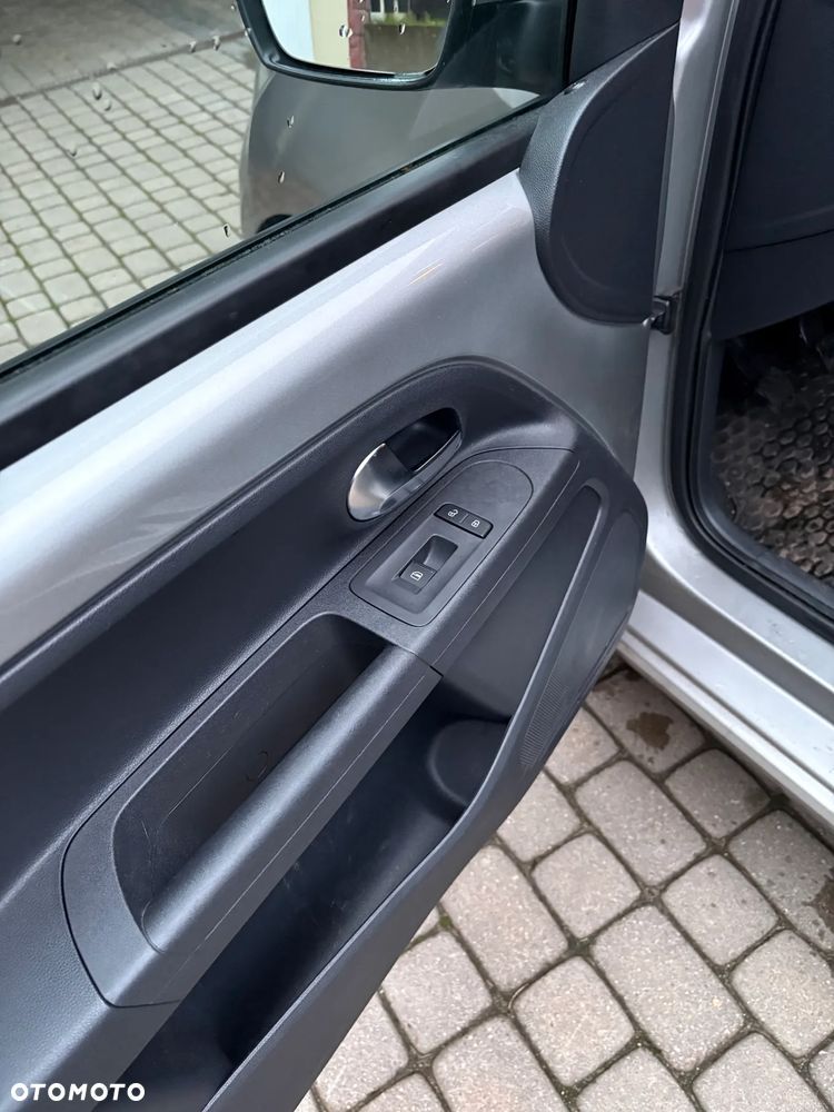 Volkswagen up! 1.0 move - 17