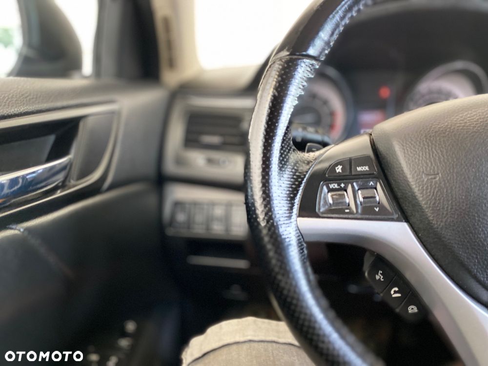 Suzuki Kizashi 2.4 Sport 4WD CVT - 25