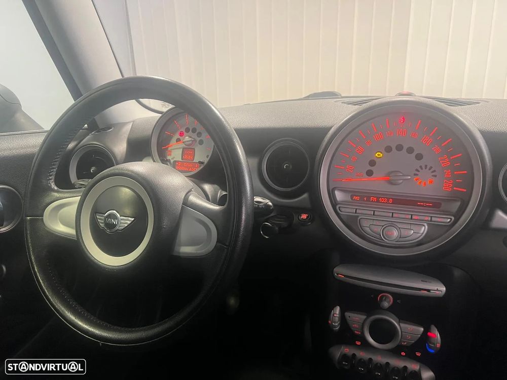 MINI 3 Portas One D - 7