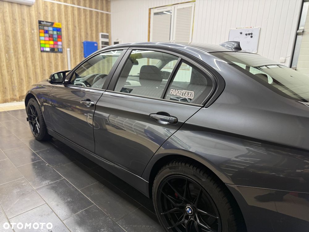 BMW Seria 3 318d DPF Edition Sport - 3
