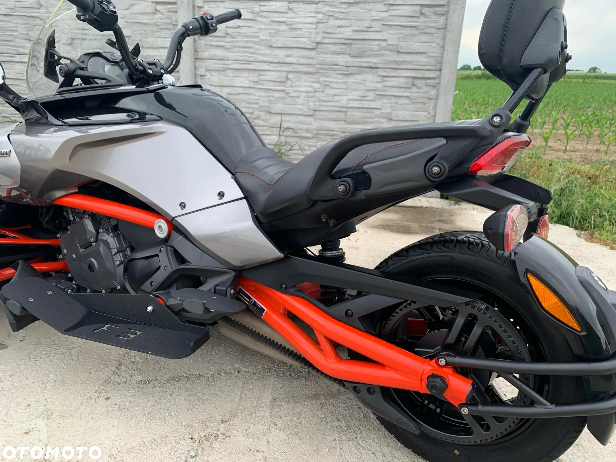 Can-Am Spyder - 18