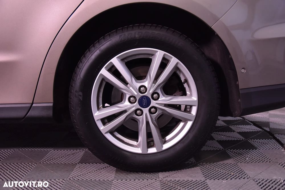 Ford S-Max - 13