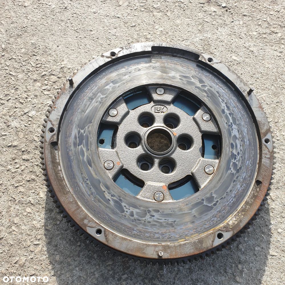 SEAT SKODA AUDI VW PASSAT B8 2.0 TDI KOLO DWUMASOWE DWUMASA 04L105266C  15R - 4