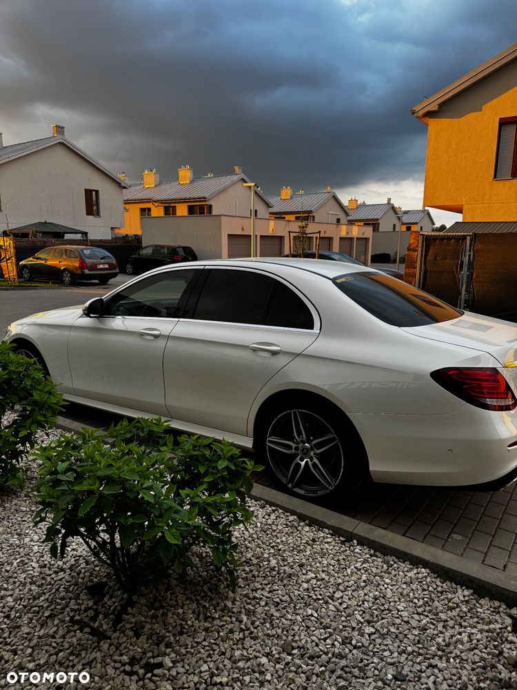 Mercedes-Benz Klasa E 220 d 4-Matic 9G-TRONIC - 3