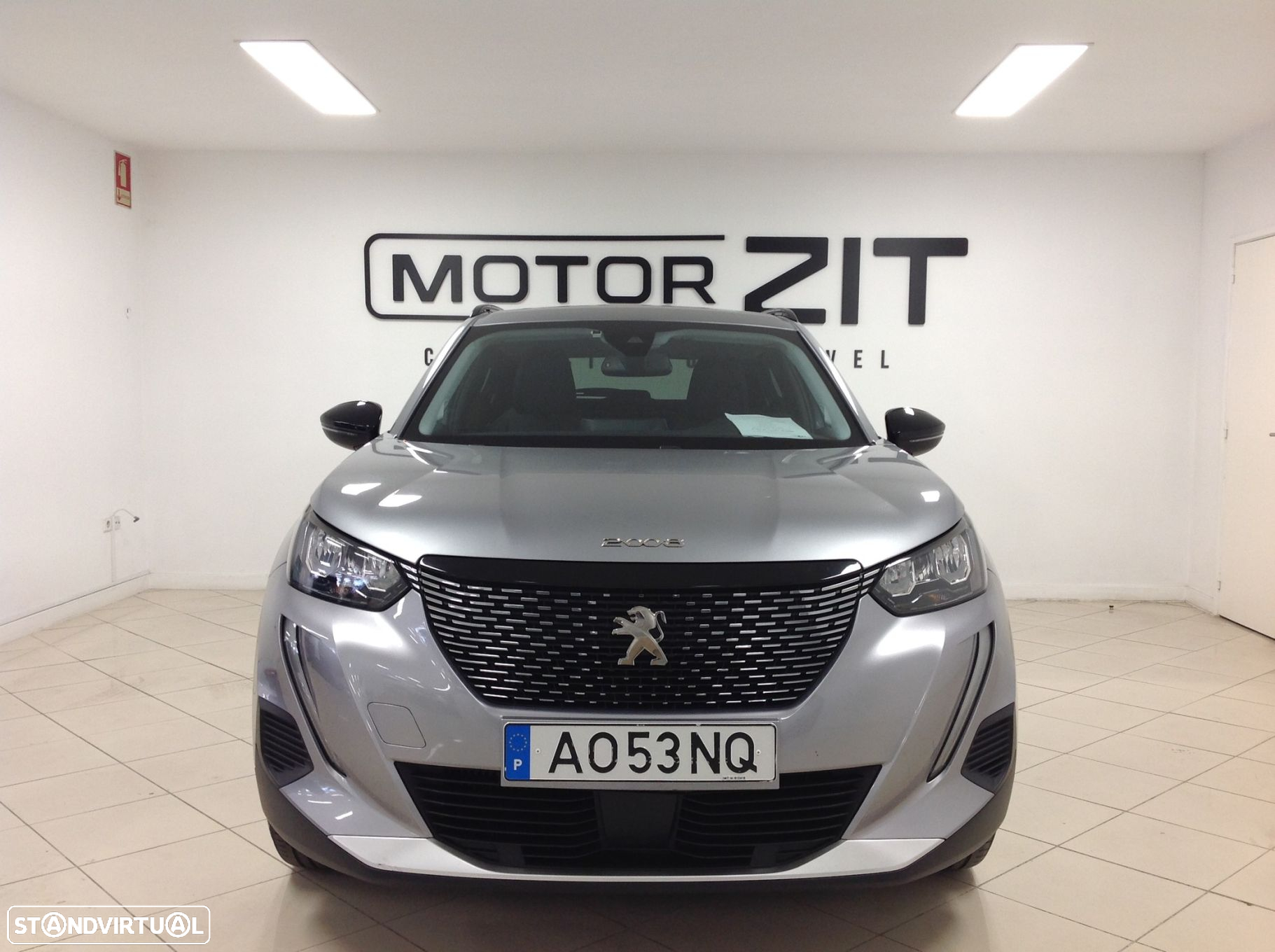 Peugeot 2008 1.2 PureTech Allure EAT8 - 3
