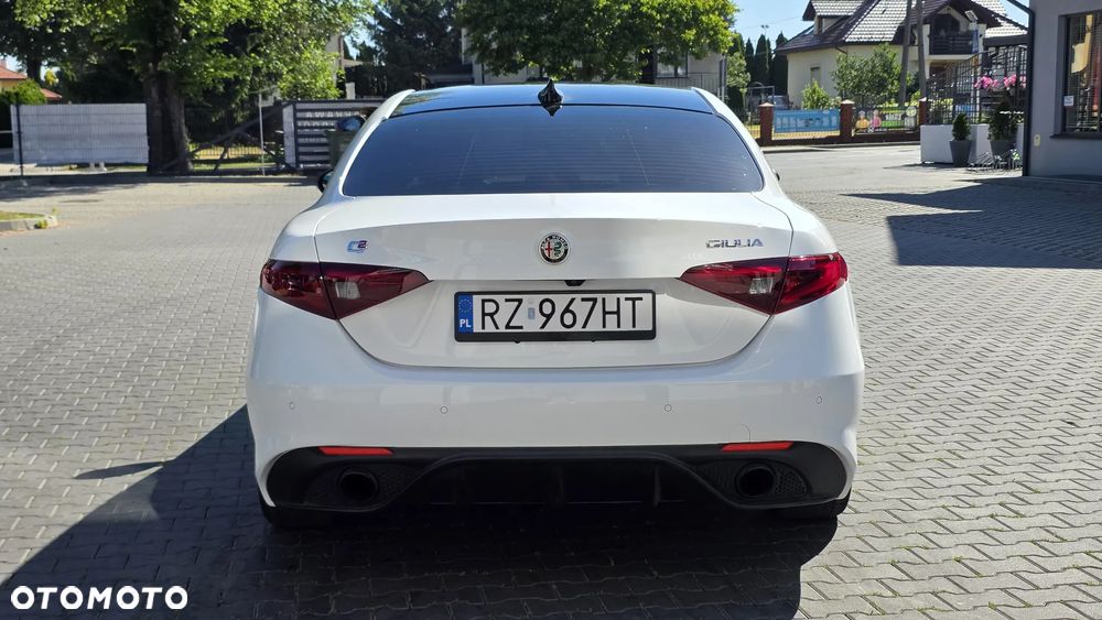 Alfa Romeo Giulia 2.0 Turbo 16V AT8 Veloce Ti - 8