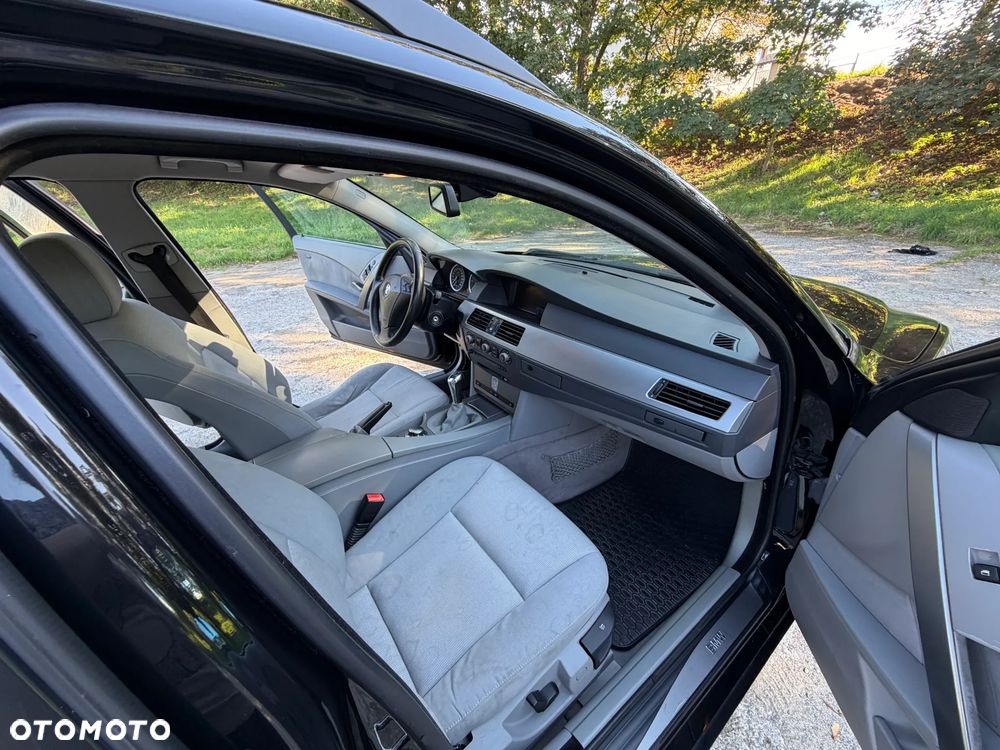 BMW Seria 5 525d - 16
