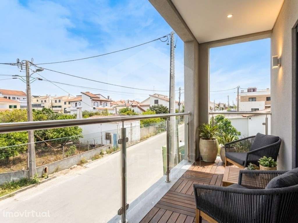 Moradia T3 com piscina e 2 suites em Fernão Ferro - Grande imagem: 5/25
