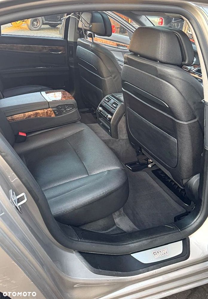 BMW Seria 7 740d xDrive - 16