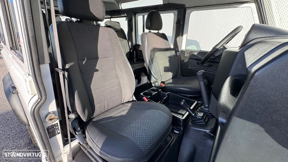 Land Rover Defender 110 DPF Station Wagon E - 37