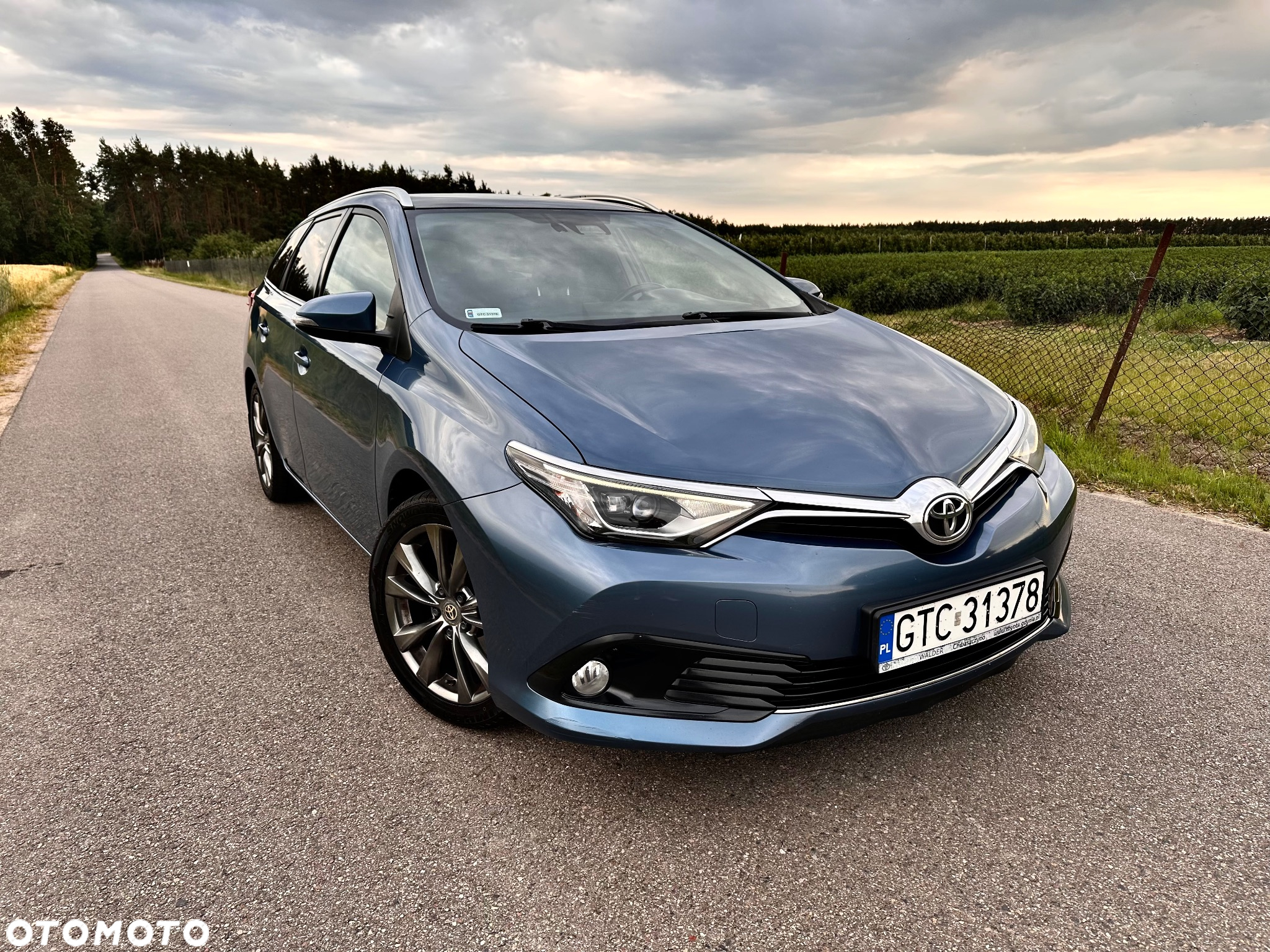 Toyota Auris 1.6 D-4D Premium - 3