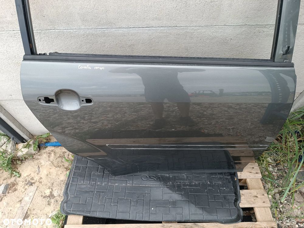 DRZWI PRAWY TYŁ PRAWE TYLNE TOYOTA COROLLA VERSO - 2