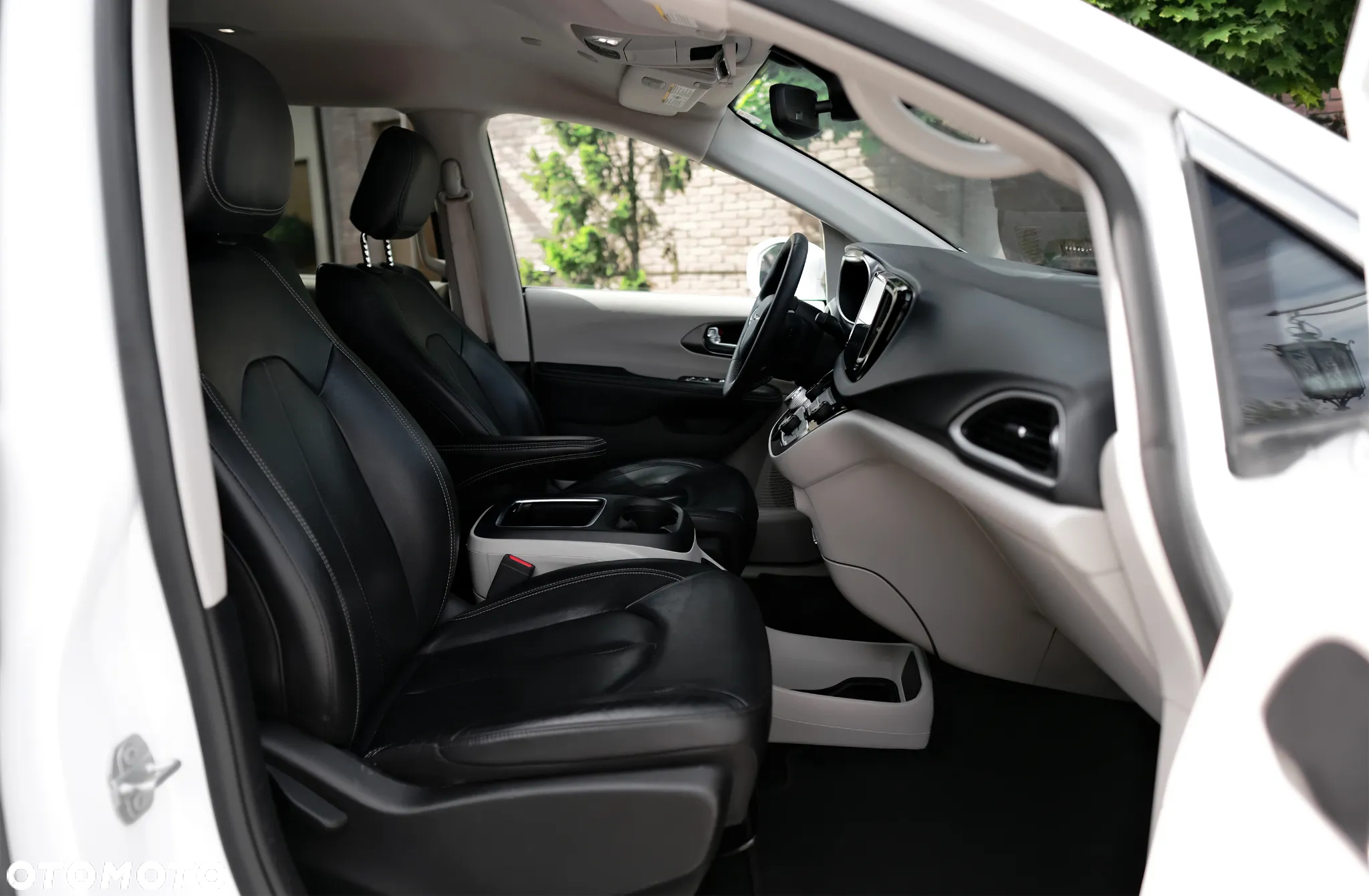 Chrysler Pacifica - 12