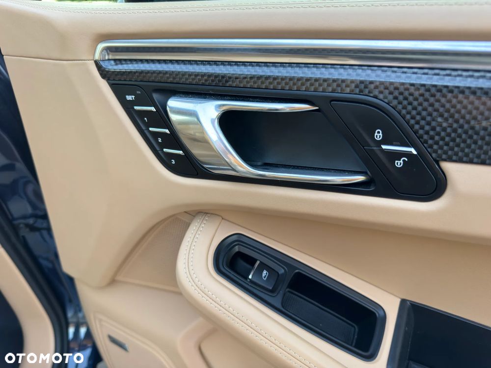 Porsche Macan Turbo PDK - 31