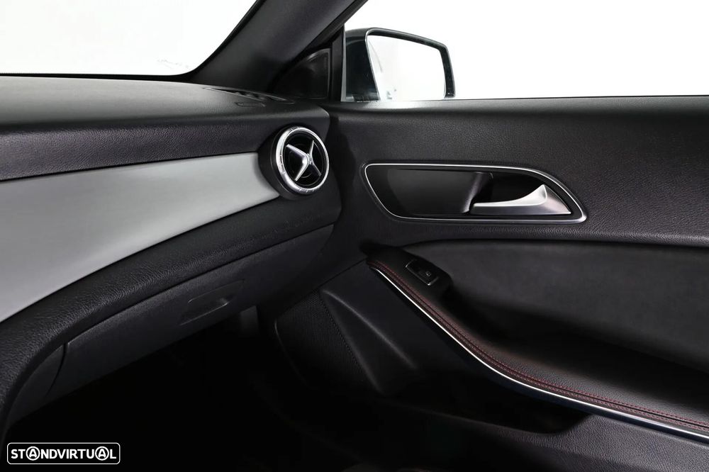Mercedes-Benz CLA 200 d Shooting Brake AMG Line - 24