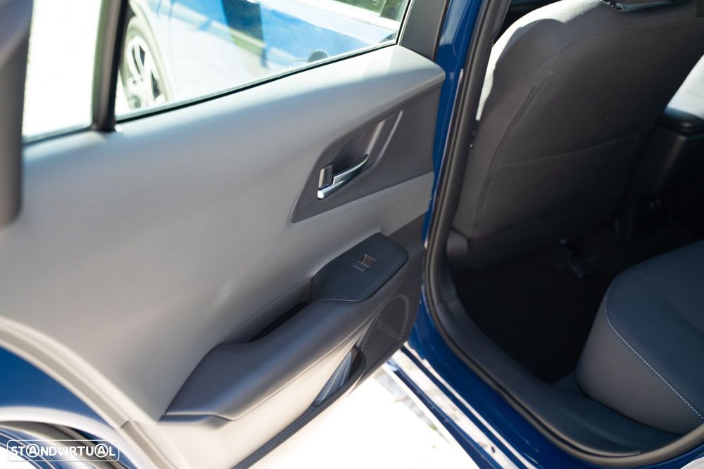 Toyota Prius 2.0 Plug-in Luxury - 29