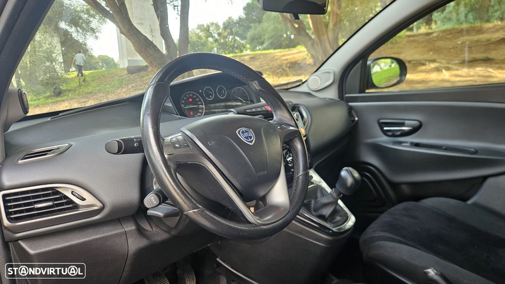 Lancia Ypsilon 1.3 M-jet S&S Silver - 23