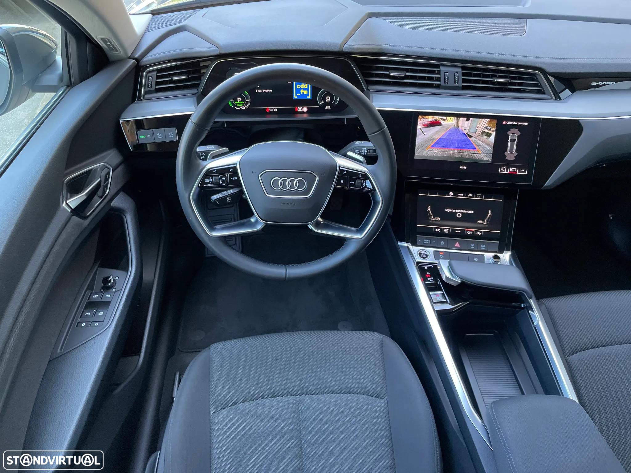 Audi Q8 e-Tron 55 quattro Advanced - 32