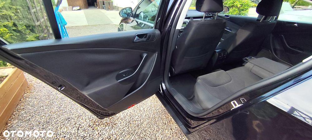 Volkswagen Passat 1.6 FSI Comfortline - 27