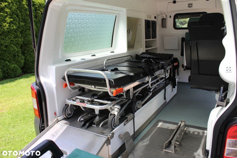 Volkswagen T5  AMBULANS KARETKA - 18