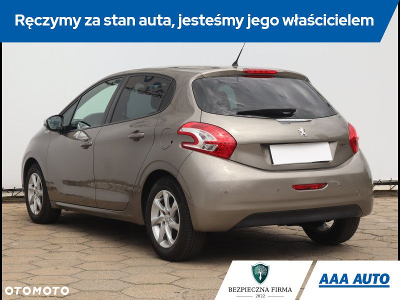 Peugeot 208 - 5