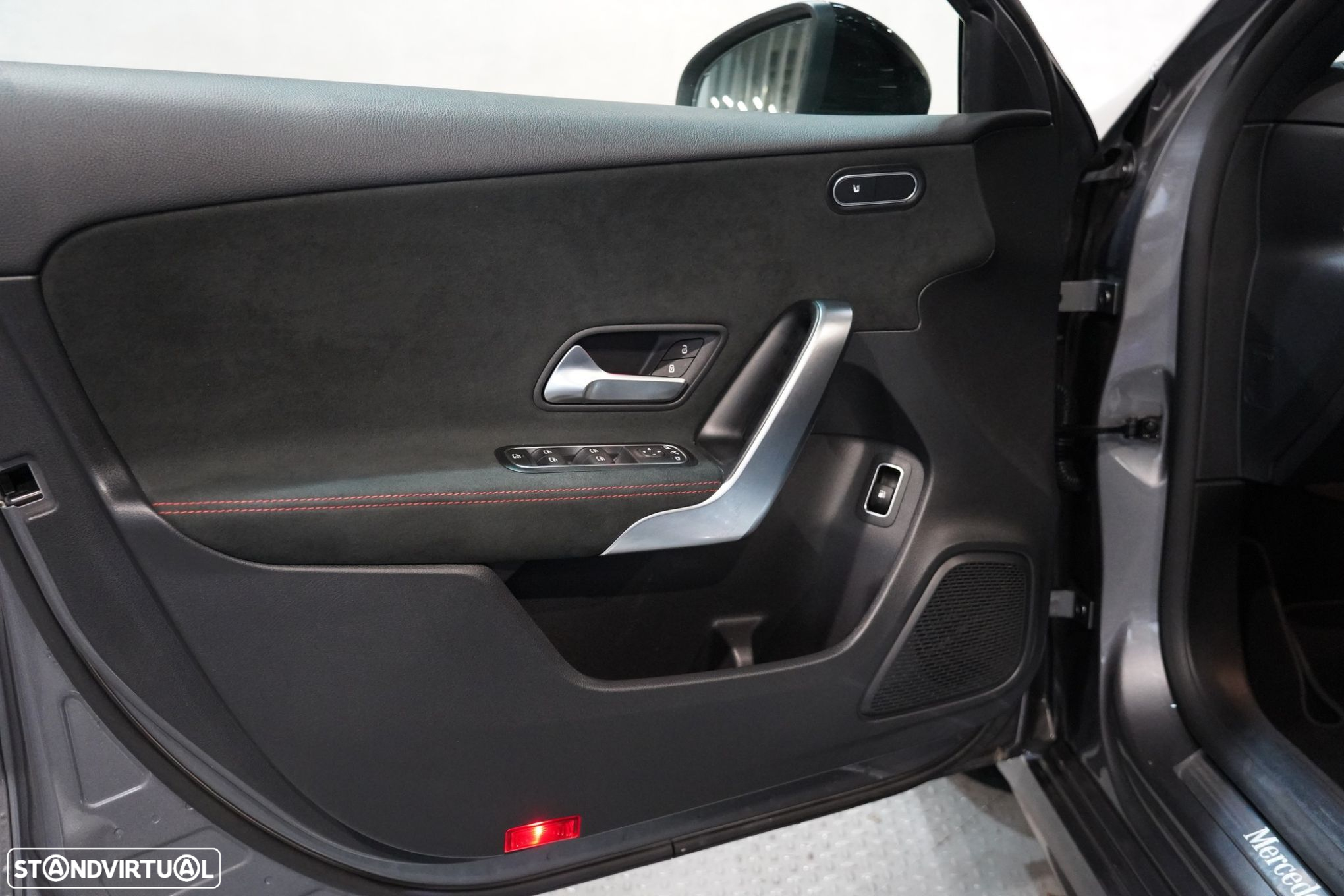 Mercedes-Benz A 250 e AMG Line - 38