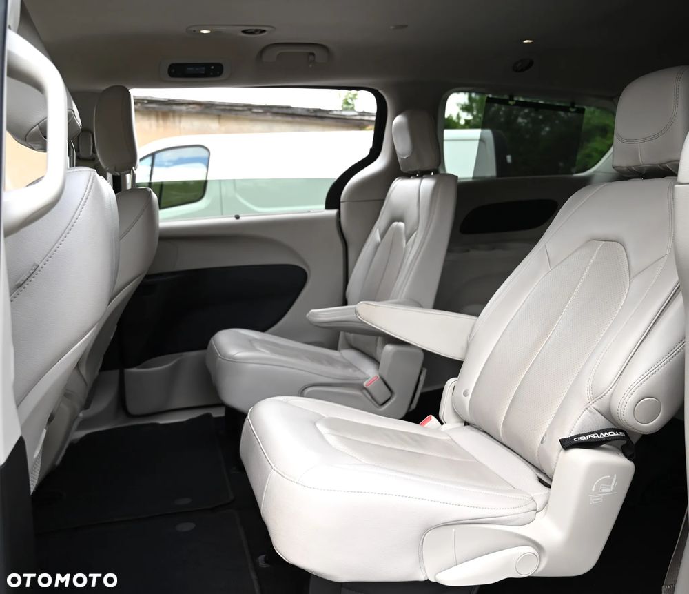 Chrysler Pacifica - 34