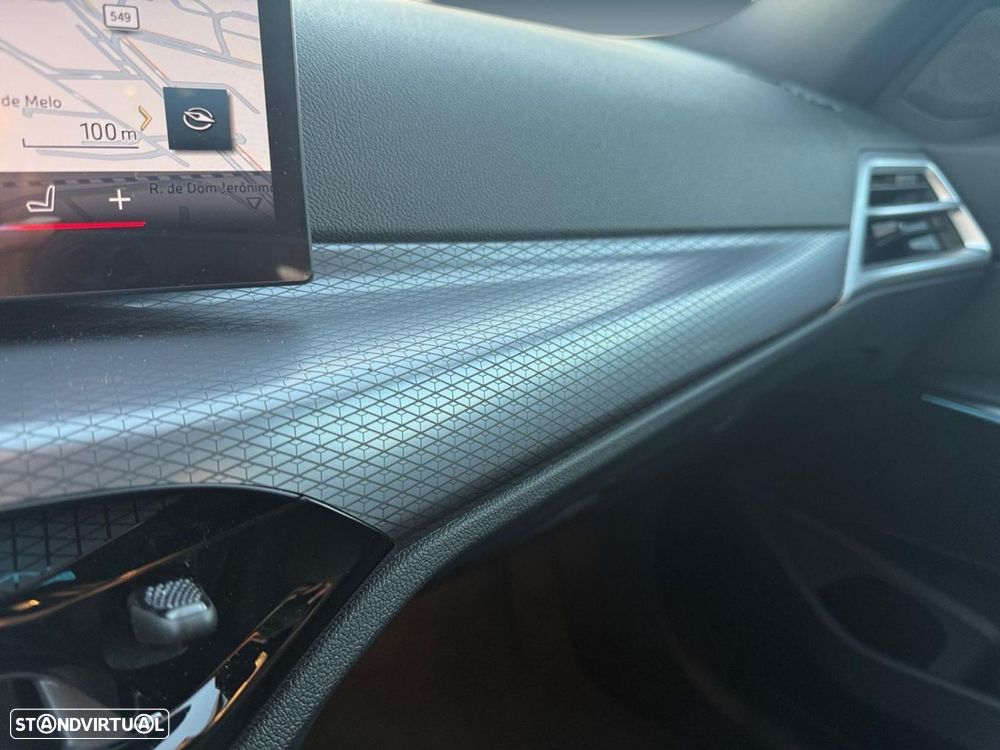 BMW 330 e Pack Desportivo M Pro Auto - 13