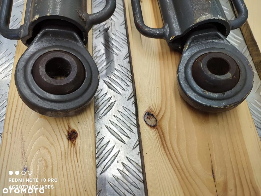 Wieszak tylnego podnośnika Massey Ferguson 6714 - 6