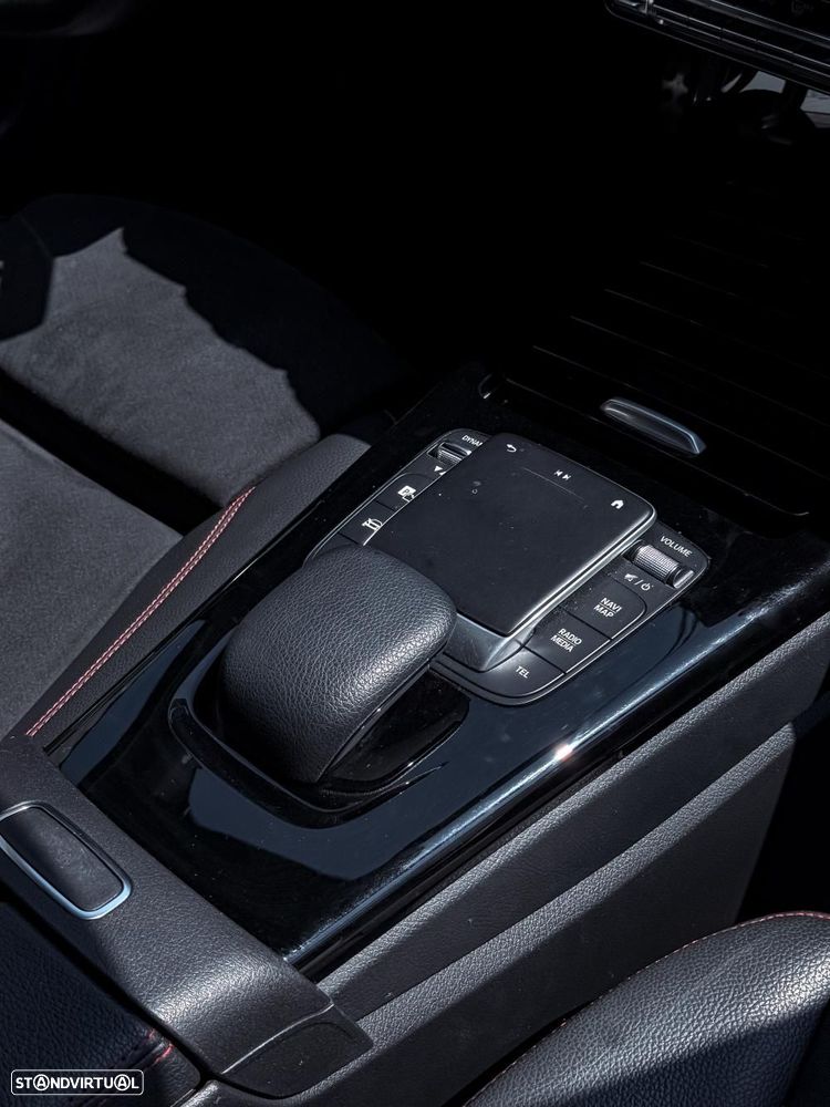 Mercedes-Benz A 250 e AMG Line - 13