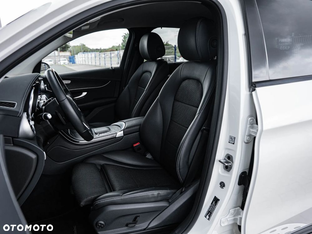 Mercedes-Benz GLC 220 d 4Matic 9G-TRONIC Exclusive - 22