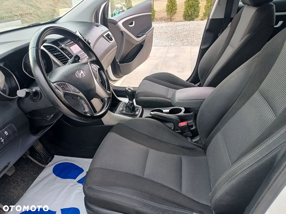 Hyundai i30 blue 1.6 CRDi Style - 23