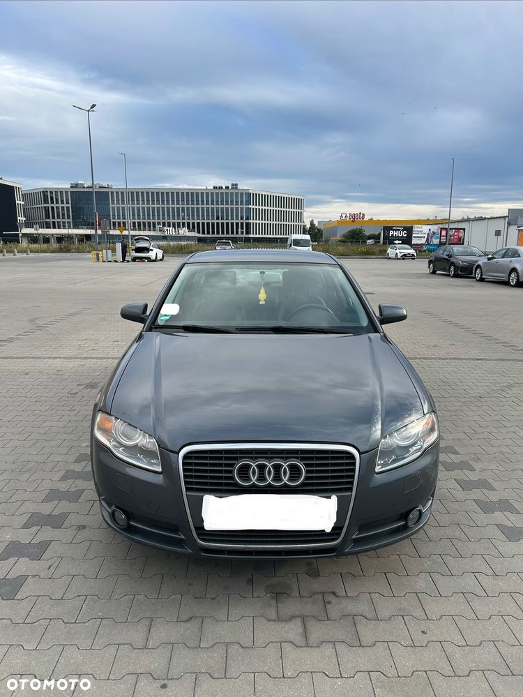 Audi A4 Limousine - 1