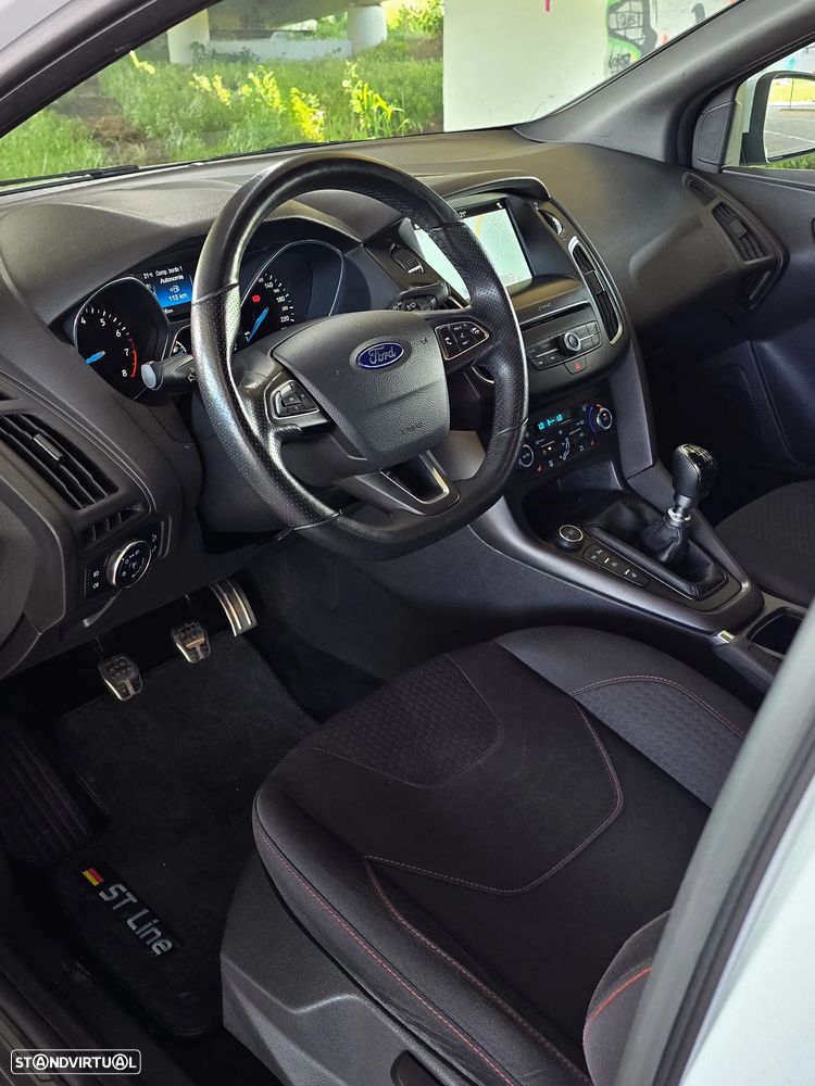 Ford Focus 1.0 EcoBoost S&S ST-LINE - 18
