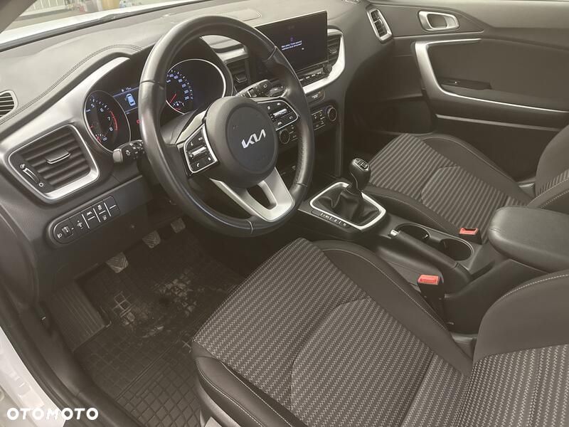 Kia Ceed 1.5 T-GDI M - 11