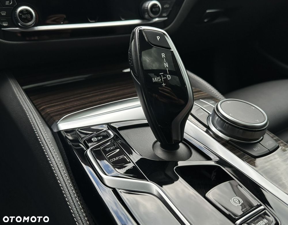 BMW Seria 5 530d xDrive mHEV Luxury Line - 31